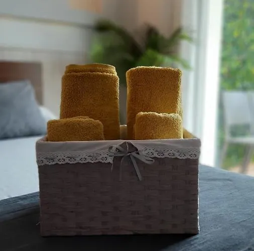 Апартаменты Capri Boliches Wifi Gratis 100m Фуэнхирола